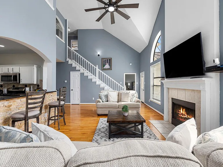 16315 Scotch Hollow Ln — Photo 11