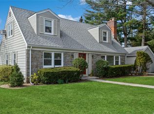 182 Tullamore Rd, Garden City, NY 11530