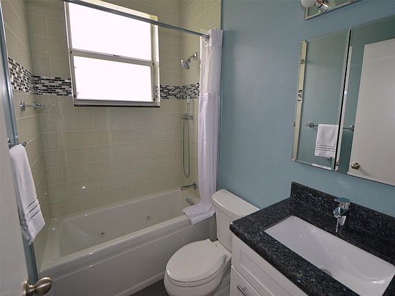 5th image of 15250 SW 49th Ct