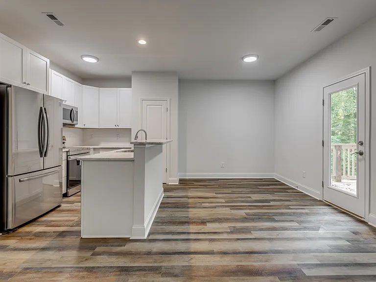 503 Winsor St — Photo 3