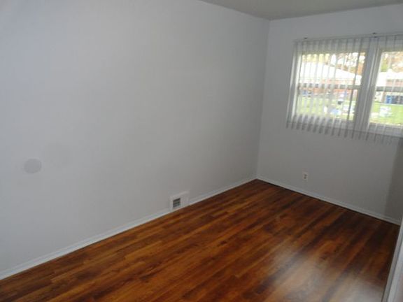 4th image of 2051 Stieber St #125