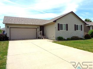 1165 Sunset Dr, Beresford, SD 57004