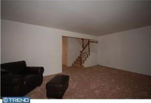 3rd image of 216 Lexington Rd