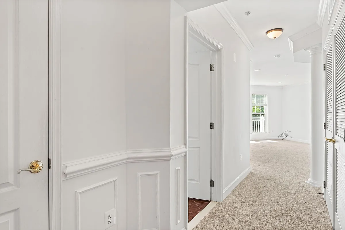 Building Photo - 1002 Elmcroft Blvd #203