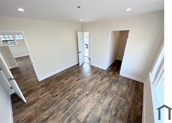 3rd image of 6217 Crenshaw Blvd