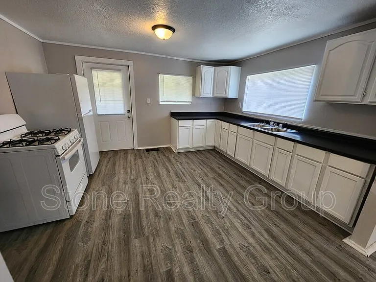 4011 E Linn Ave — Photo 5