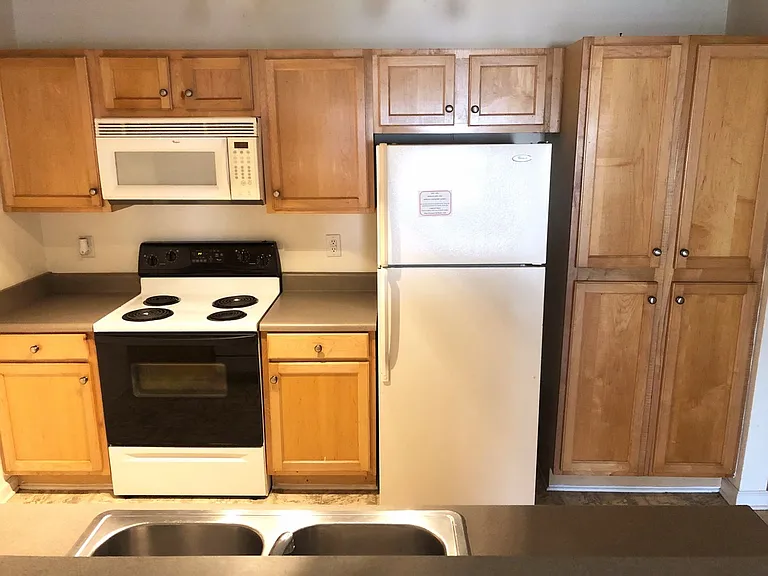 1301 Harts Ridge Dr — Photo 8