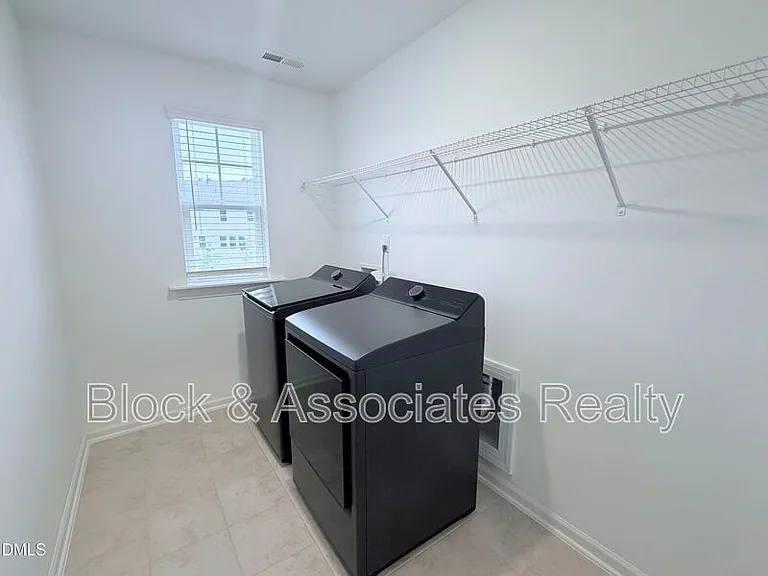 611 Contento Ct — Photo 10