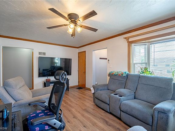 4th image of 125 Clinton Ave