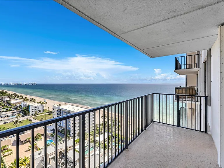 2201 S Ocean Dr — Photo 2