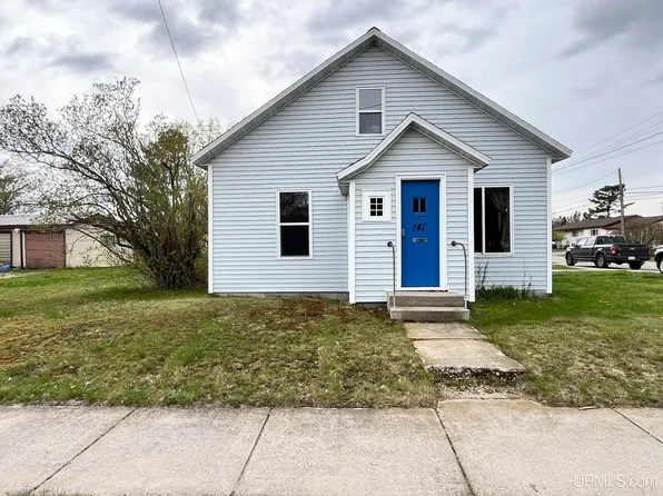 141 N 2nd St, Manistique, MI 49854