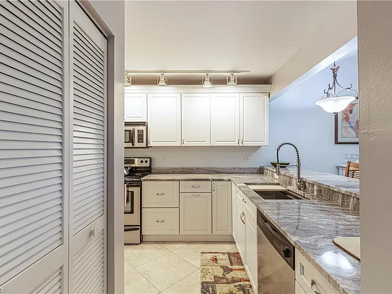 4410 Chantelle Dr #H-205 — Photo 10