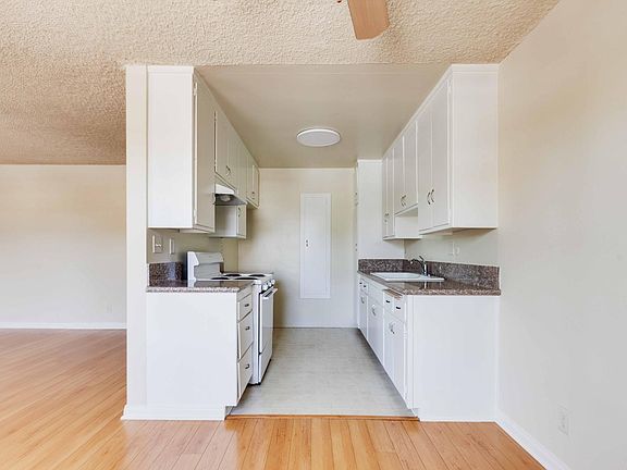 4th image of 13400 Burbank Blvd #9