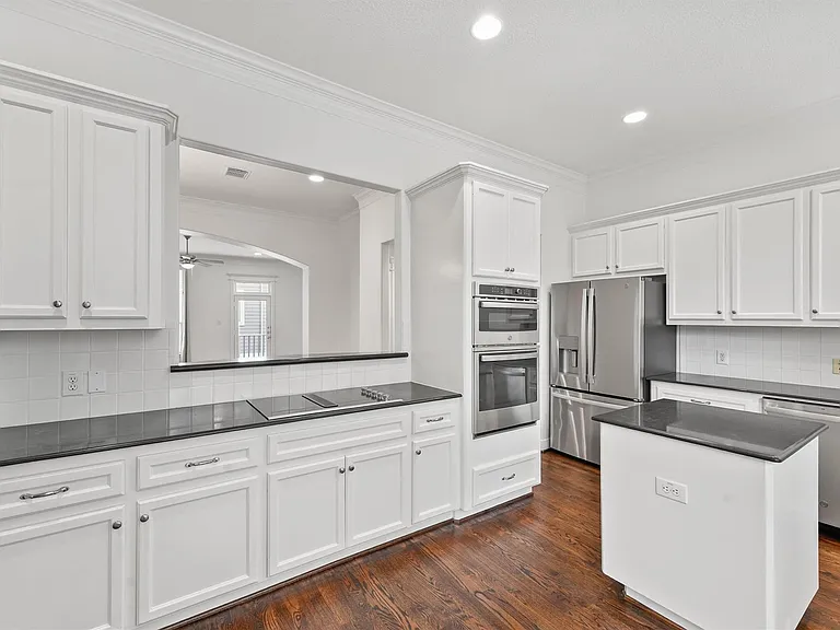 208 Hawthorne St #A — Photo 14