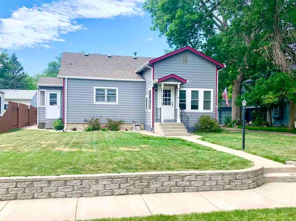 1213 Mulberry St, Yankton, SD 57078