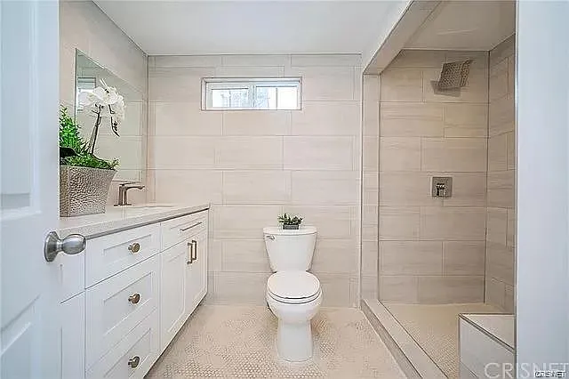 3 bed, 1.5 bath, 1424 sqft, $3,800 — Photo 3