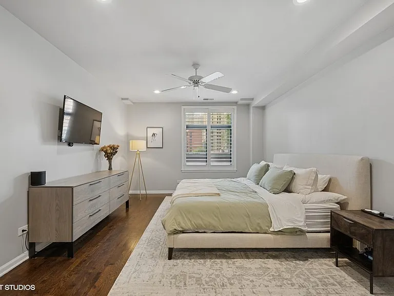 33 W Huron St #510 — Photo 10