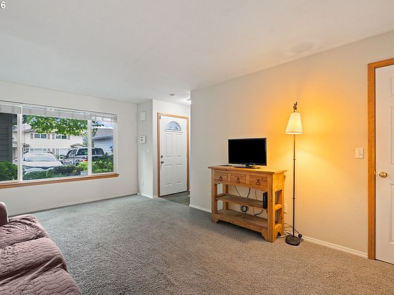 5th image of 697 32nd St