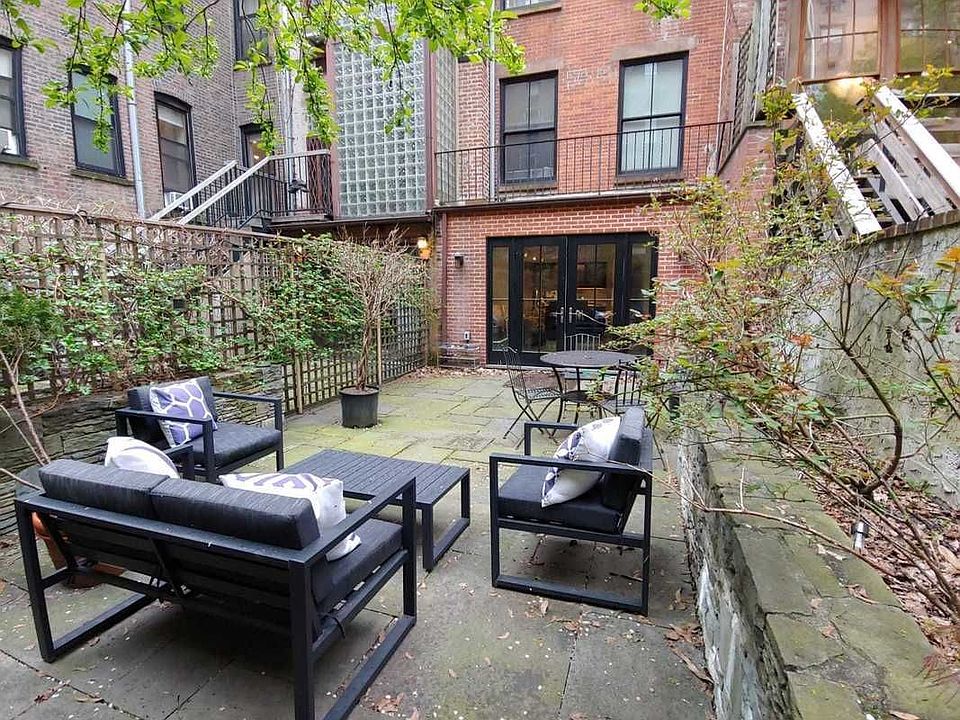 1st image of 415 W 22nd St