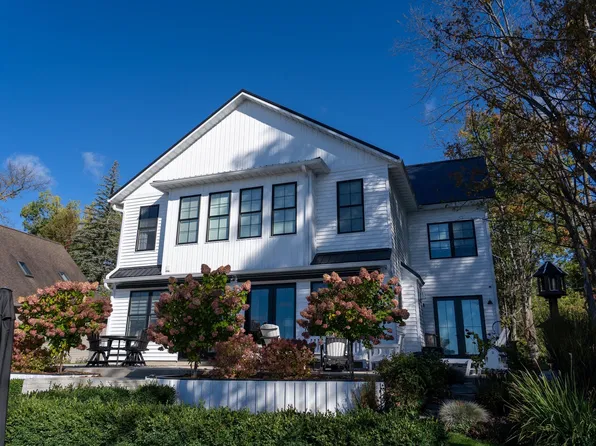 5405 W Beal City Rd, Weidman, MI 48893