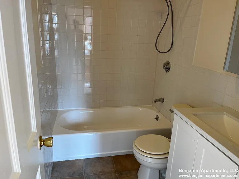 6 Barrows St #13 — Photo 13