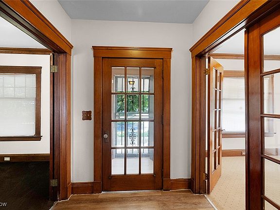 3rd image of 1468 Parkhill Rd