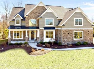 3195 Oakmont Cir, Westlake, OH 44145