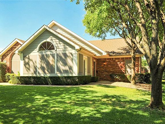 2nd image of 1021 Bridges Dr