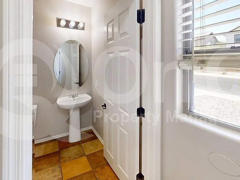 11012 W College Dr — Photo 16