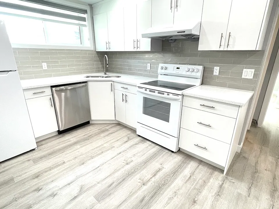 6028 Thorncliffe Dr NW #B
