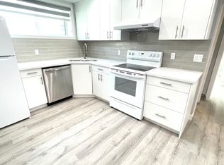 6028 Thorncliffe Dr NW #B, Calgary, AB T2K 3A4