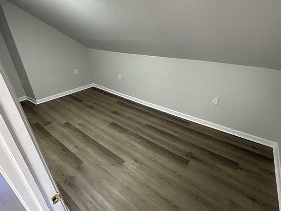 5th image of 108 Madison St