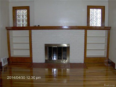 3rd image of 213 Marlborough St