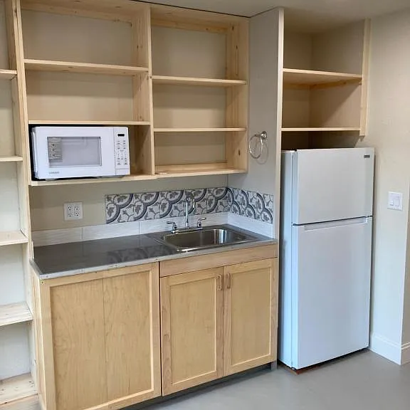 711 SW I St #B — Photo 4