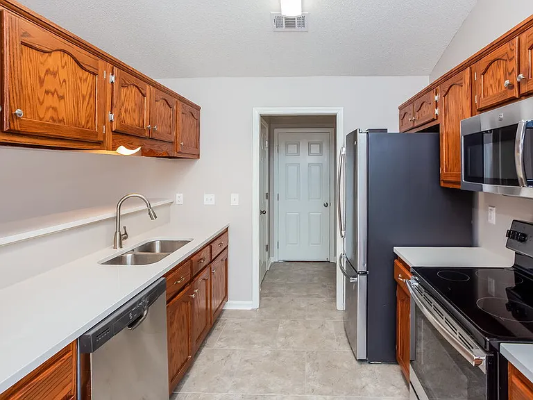 1720 Cherry Creek Dr — Photo 7