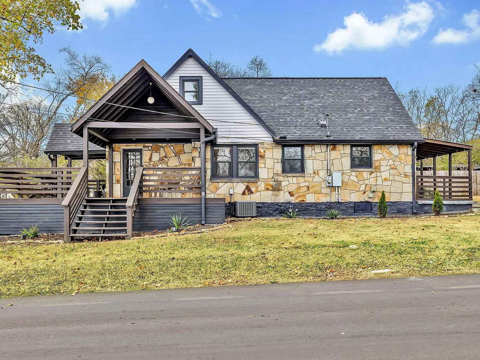 335 Dupont Ave — Photo 4