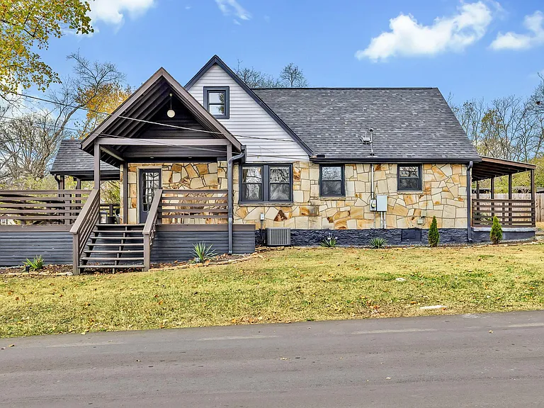 335 Dupont Ave — Photo 4