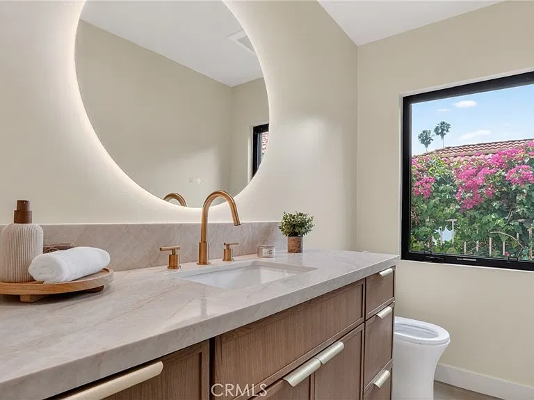 4819 Genesta — Photo 47