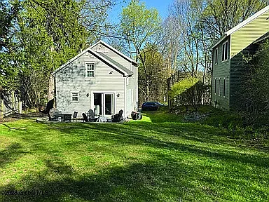 3 bed, 1035 sqft, $2,950 — Photo 2