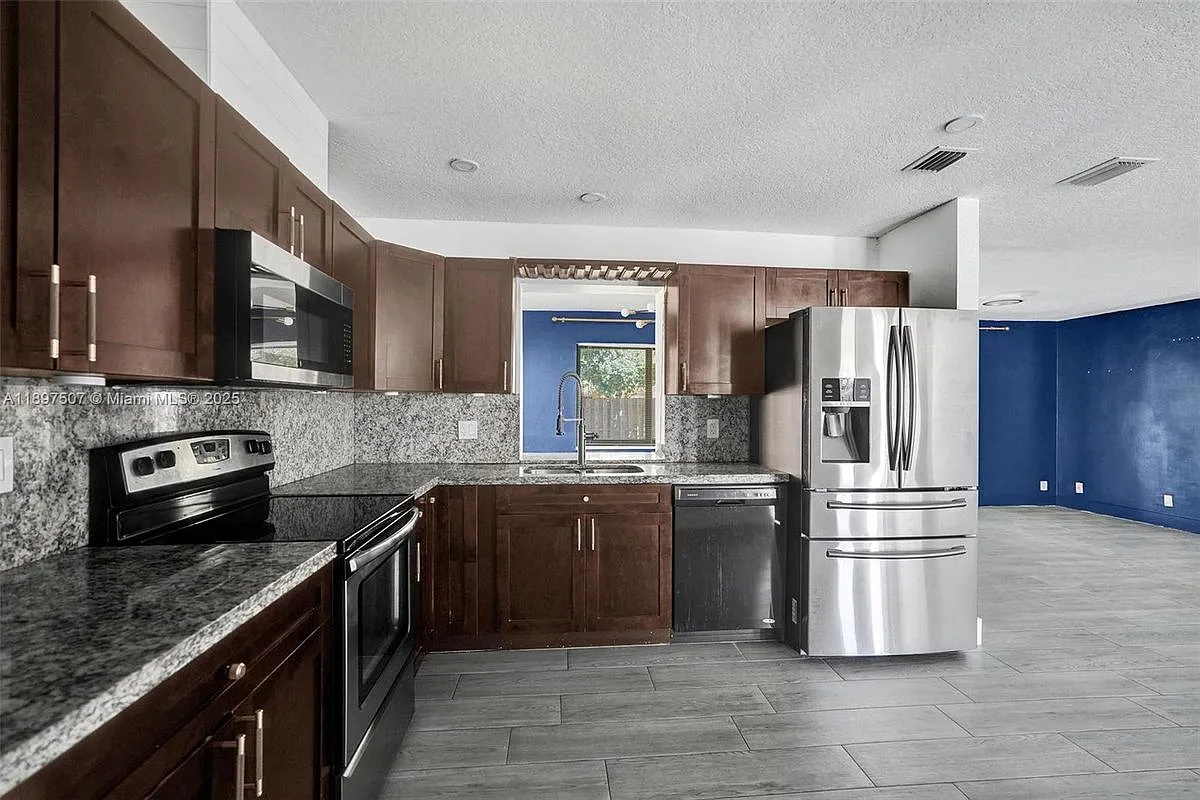 Building Photo - 8105 SW 10th St #HOUSE