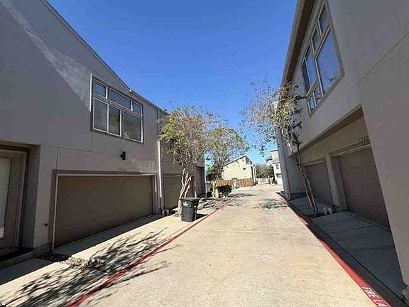 Exterior Neighborhood (street photo)