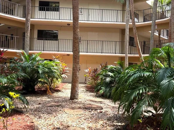 8025 SW 107th Ave APT 313, Miami, FL 33173
