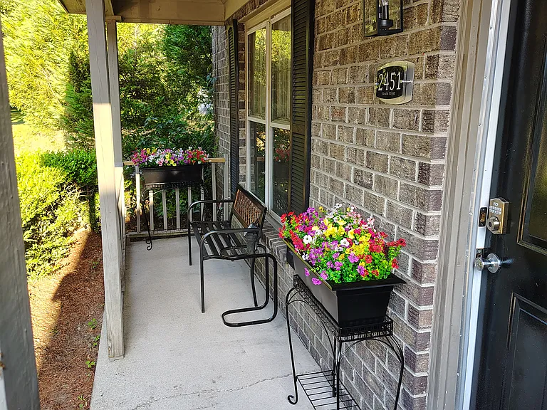 2451 Realm St — Photo 2
