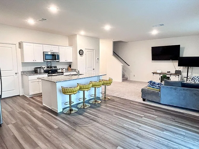 506 Valley View Dr — Photo 5