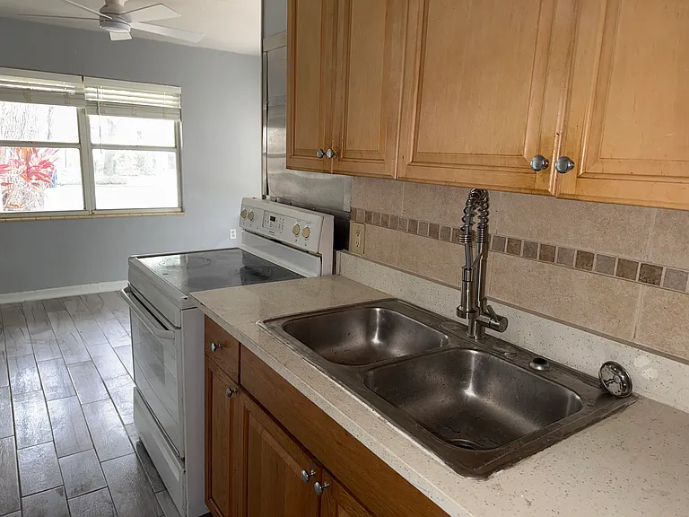 103 S Moody Ave #A — Photo 12