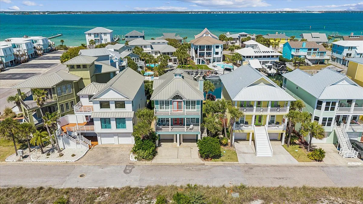 Building Photo - 1070 Fort Pickens Rd