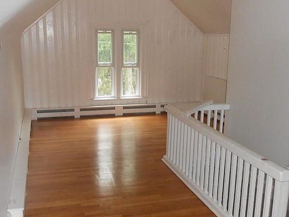 2nd image of 20 Van Wyck St APT 3