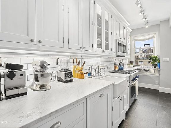 4th image of 242 E 19th St APT 11D