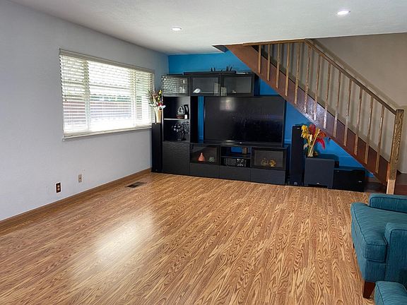 5th image of 2721 El Monte Way