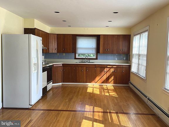 5th image of 102 Oak Dr